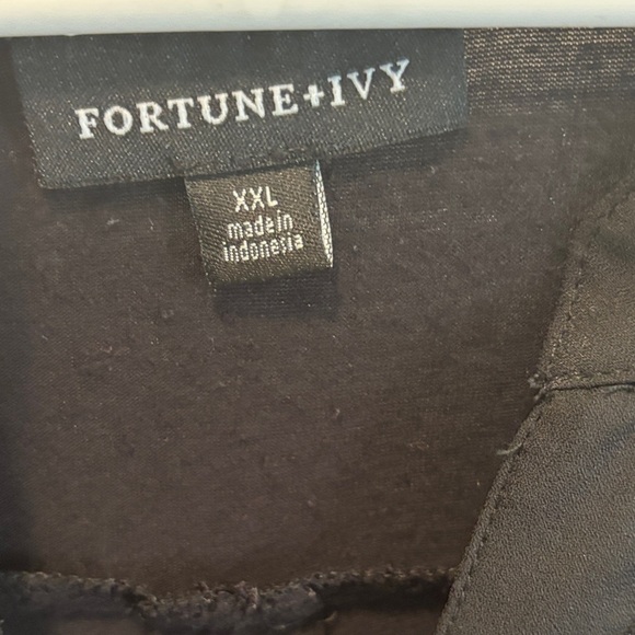 Elegant Black Grid Women's Blouse - Picture 2 of 4